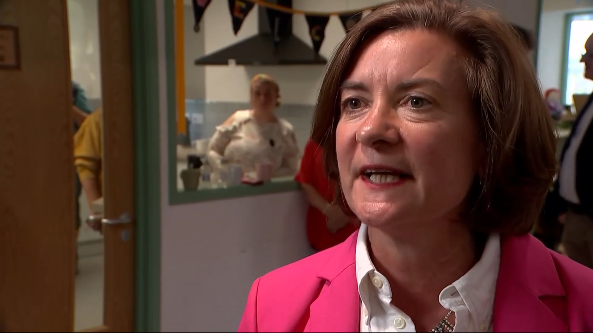 Eluned Morgan becomes Welsh Labours first female leader  Channel 4 News [Video]