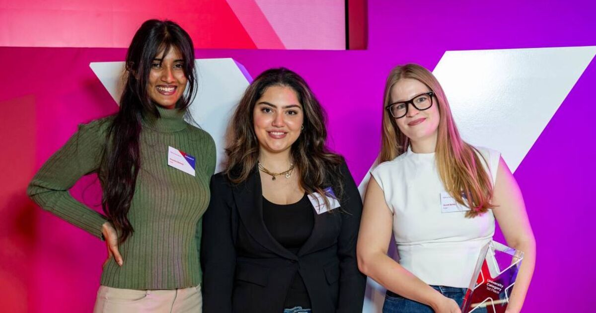 Young entrepreneurs win 15,000 for re-usable period pants that cost just 4 | UK | News [Video]