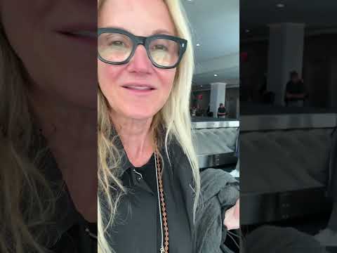 Two words to beat stress at the airport | Mel Robbins [Video]